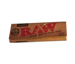 RAW Classic 1 1/4 Size Rolling Papers